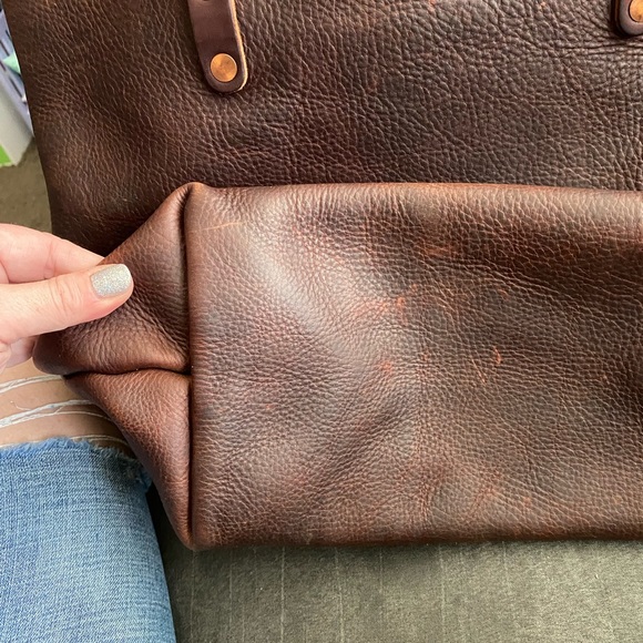 KMM brown kodiak leather tote 10” straps and snap - Picture 5 of 7